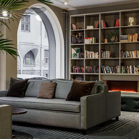 래디슨 블루 알렉산테리 호텔, 4*